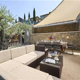 4 Bedroom Luxury Villa Retreat with Heated Infinity Pool near Buje, Sleeps 8-10